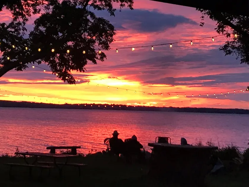 Waterfront Koshkonong Home w/ Amazing Sunsets - Image 1