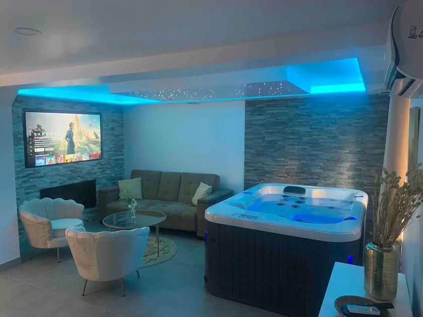 Sand spa, entire home with jacuzzi - Image 1