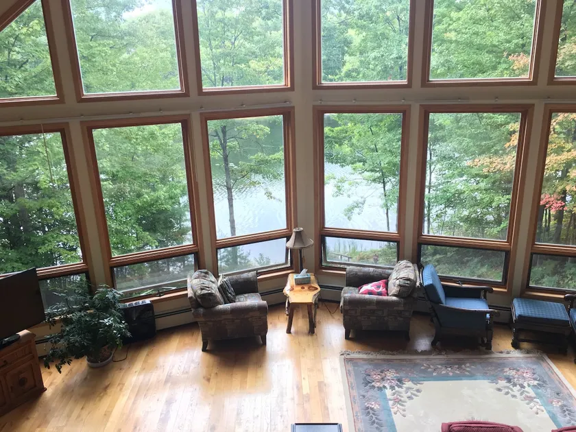 Amy’s lake house - Image 1