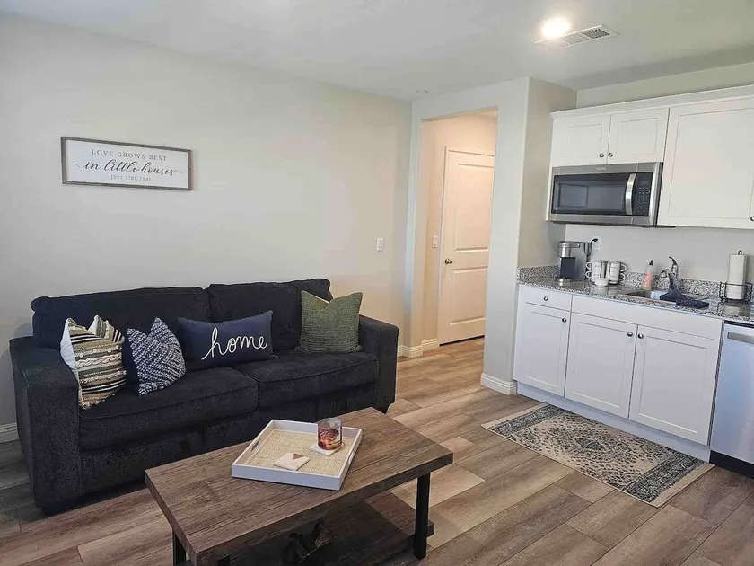 Adorable 1 Bedroom Casita Located in East Hemet. - Image 1