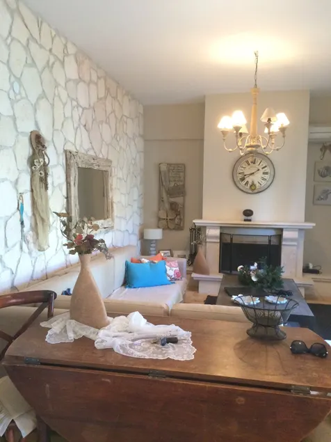 Luxurious Seafront Villa in Pefkohori - Image 1
