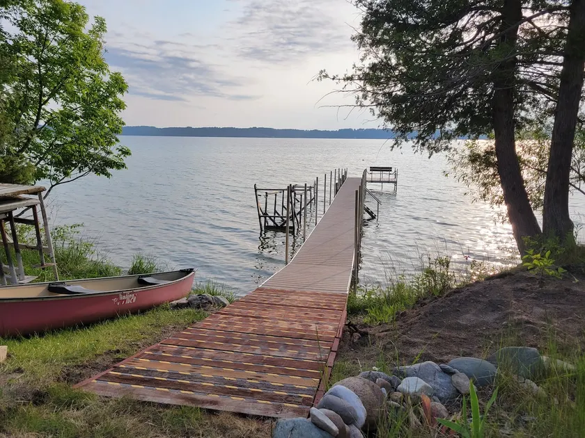 Lakefront Torch Cottage: Fun in all seasons! - Image 1