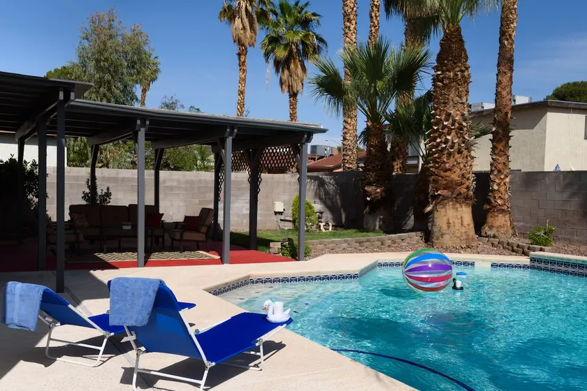Modern remodeled house with pool near Strip - Image 1
