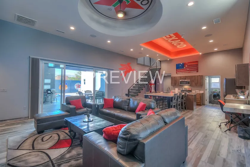 Modern Gasoline Alley w/Hot Tub & 3 King Beds - Image 1
