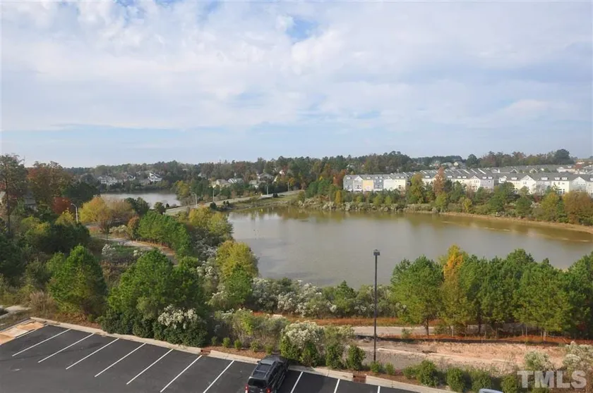 West Cary Luxury Apartment Great View - Image 1