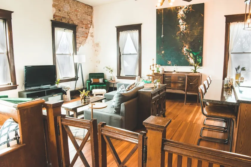 The Courthouse Loft - History with a hot tub! - Image 1