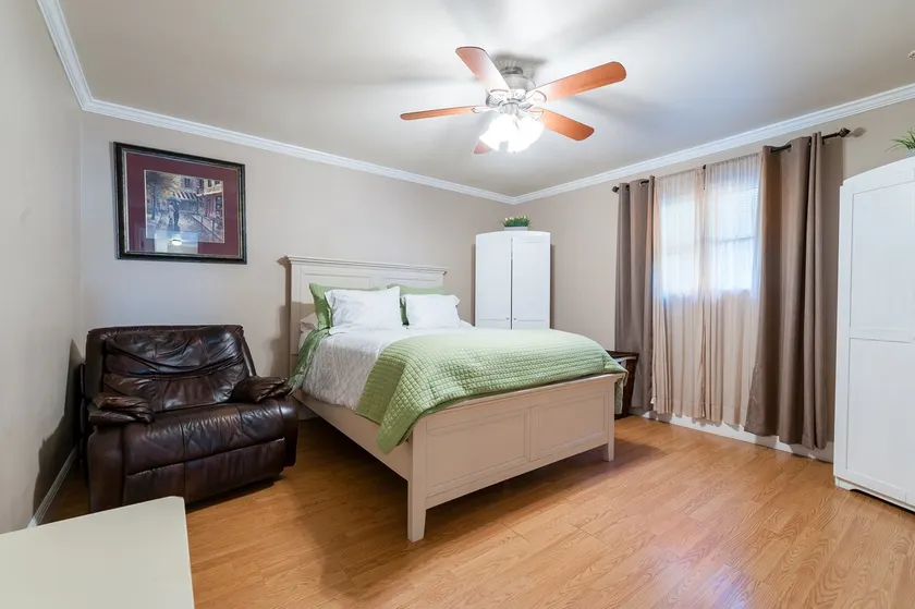 Private Home with Free Parking & Large Garden - Image 1