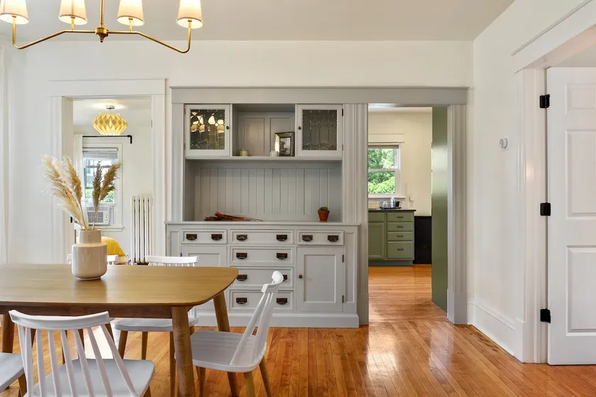 ★Cozy stylish house★ Walk to lakes - Sleeps 10. - Image 1