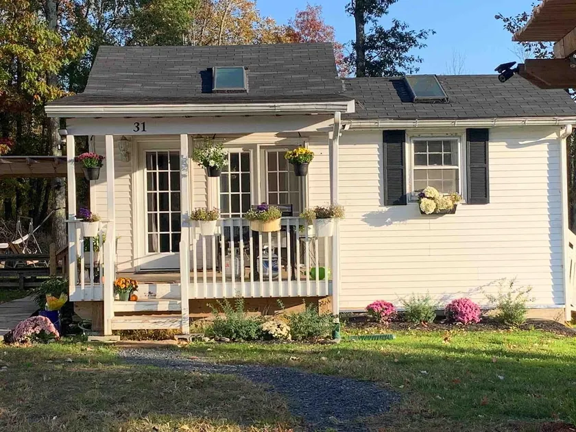 Tiny cottage on DiR mini farm - Image 1
