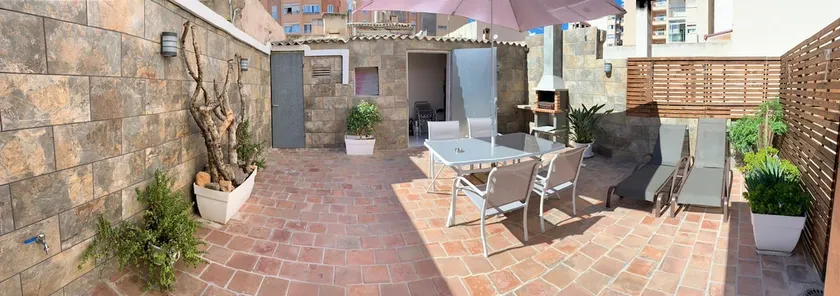 Renovated old house by the sea - Image 1