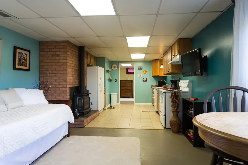 1 Bed 1 Bath Apt and full kitchen-Rockingham Co. - Image 1
