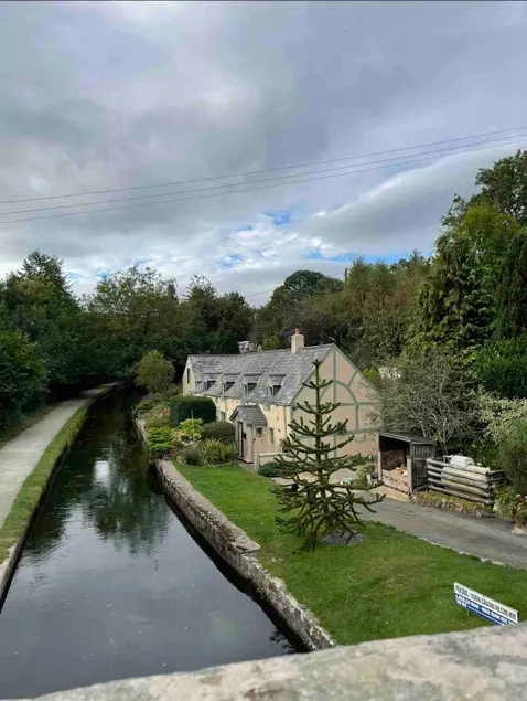 Stunning Canal Side Listed Cottage in the heart of Llangollen - Image 1