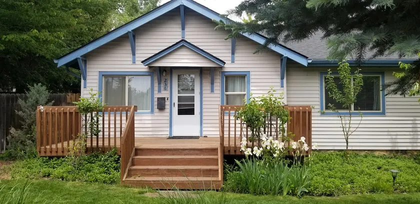 Cute Westside Craftsman, Walk to Downtown, Large Garage, Cruiser Bikes! - Image 1