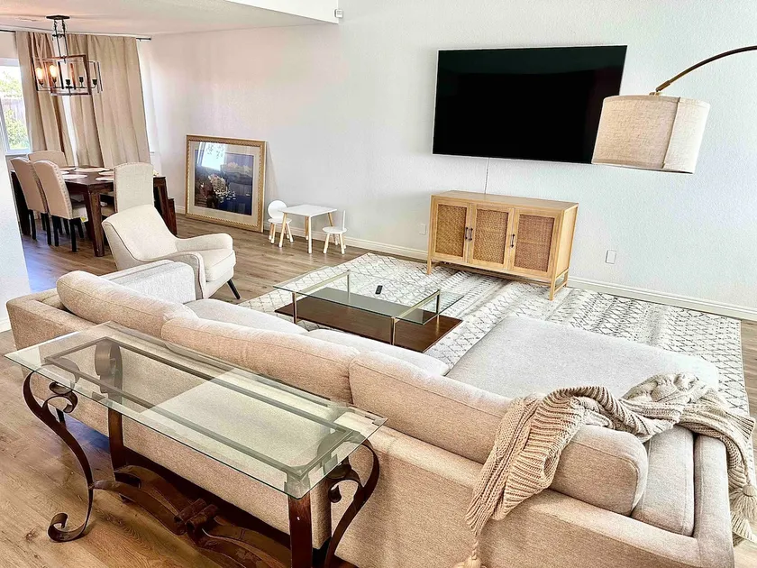 Modern 4BR Oasis • Cozy Vibes + Expansive Backyard - Image 1
