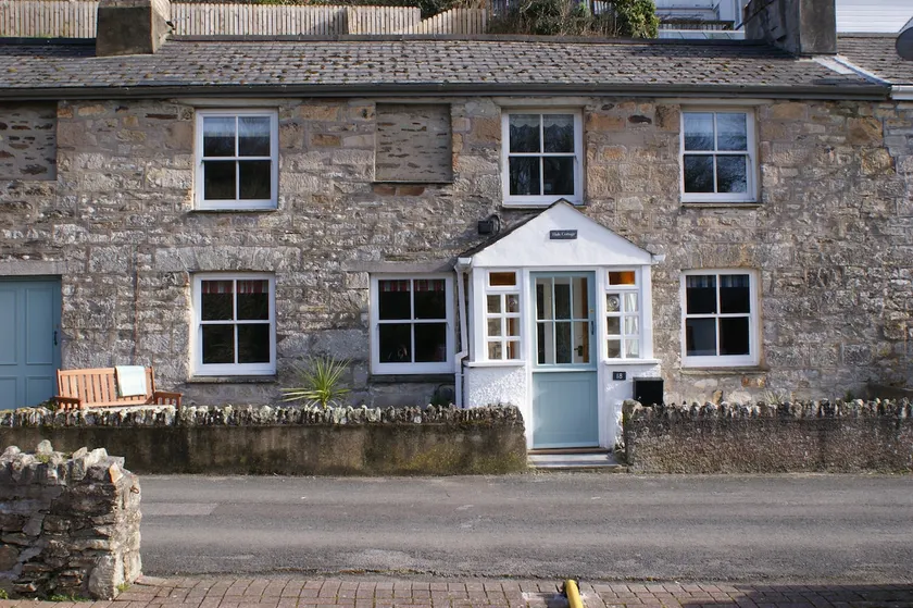 Hale Cottage - Image 1