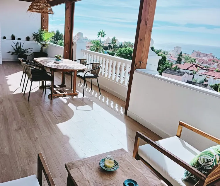 Terrace overlooking the sea - Image 1