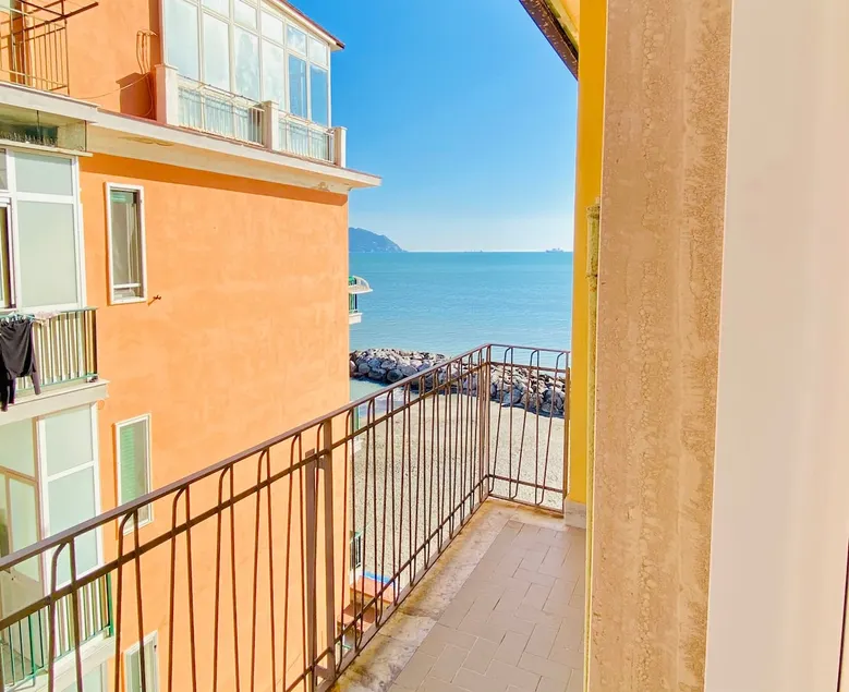GuestHost - Cosy Flat with Sea View Balcony - Image 1
