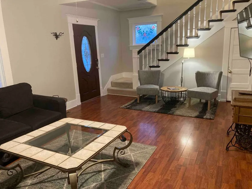 Charming Colonial Home with Private Chipping Green - Image 1