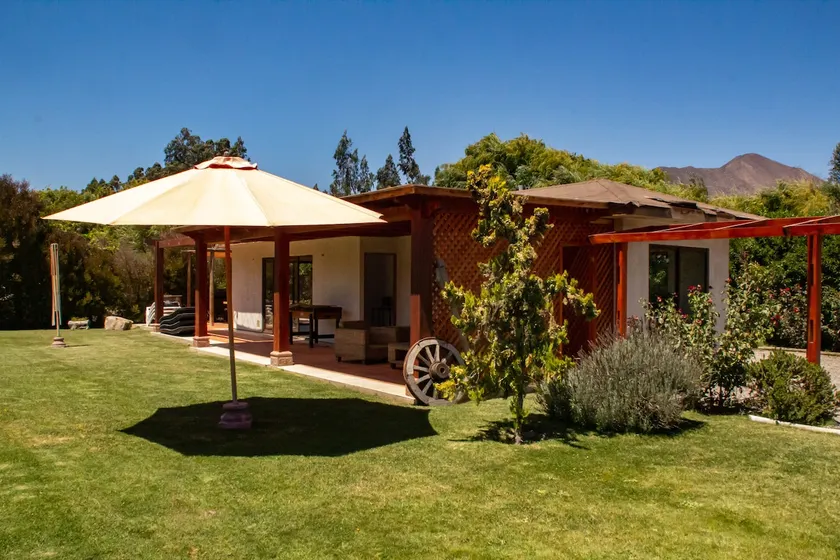 Beautiful country house with pool and terrace - Image 1