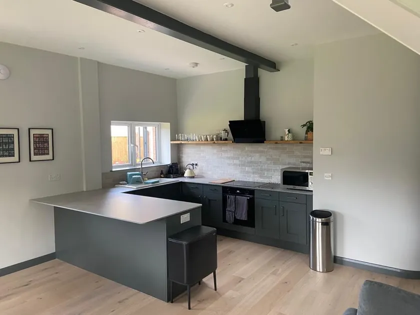 Self-contained, 2 bed holiday home near Topsham - Image 1