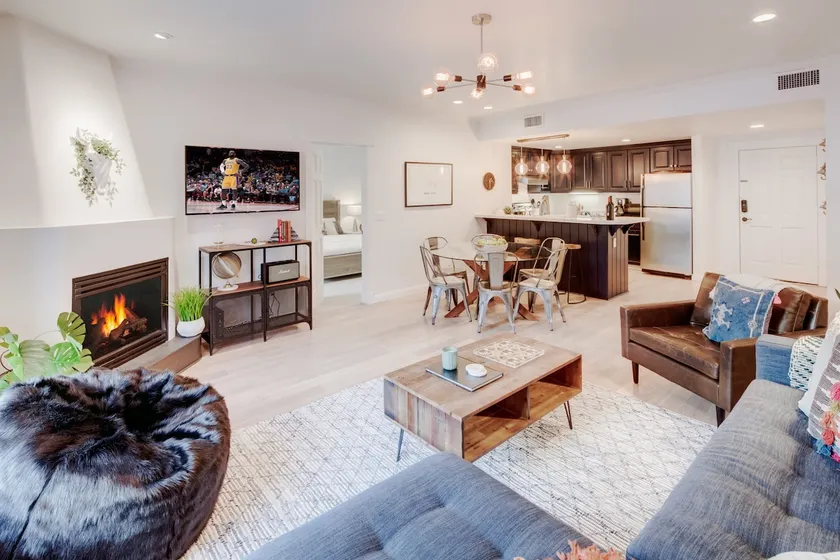 Town Lift Condo - 2BR/2BA Newly Renovated on Main - Image 1