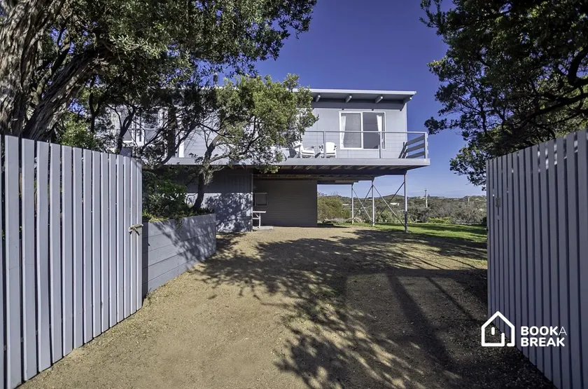 Blue Cottage Bay Views | Walk To Blairgowrie Beach - Image 1