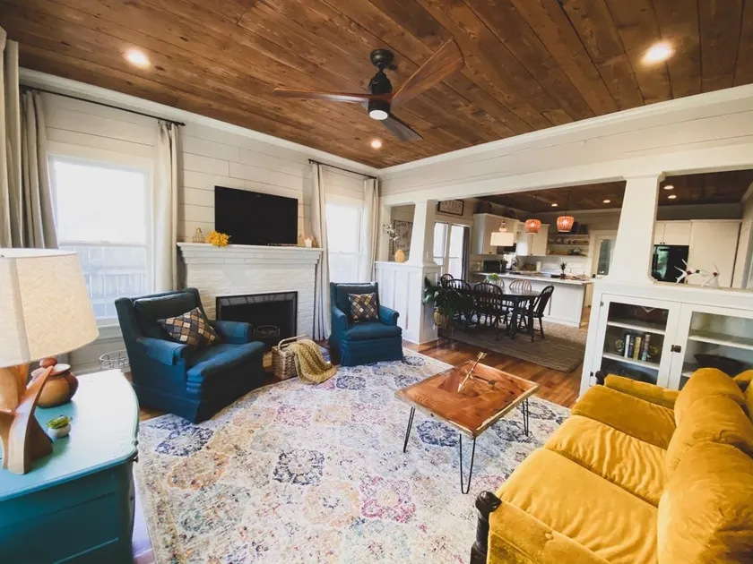 Stay in the heart of NB in this charming home! - Image 1