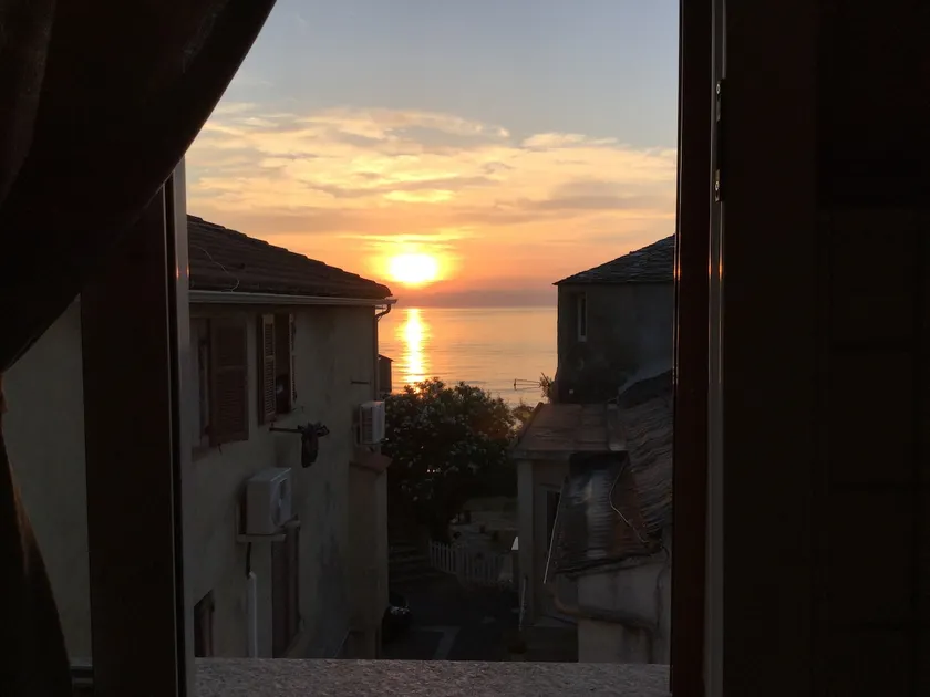 Beachfront, fully equipped apartment, 4 people - Image 1
