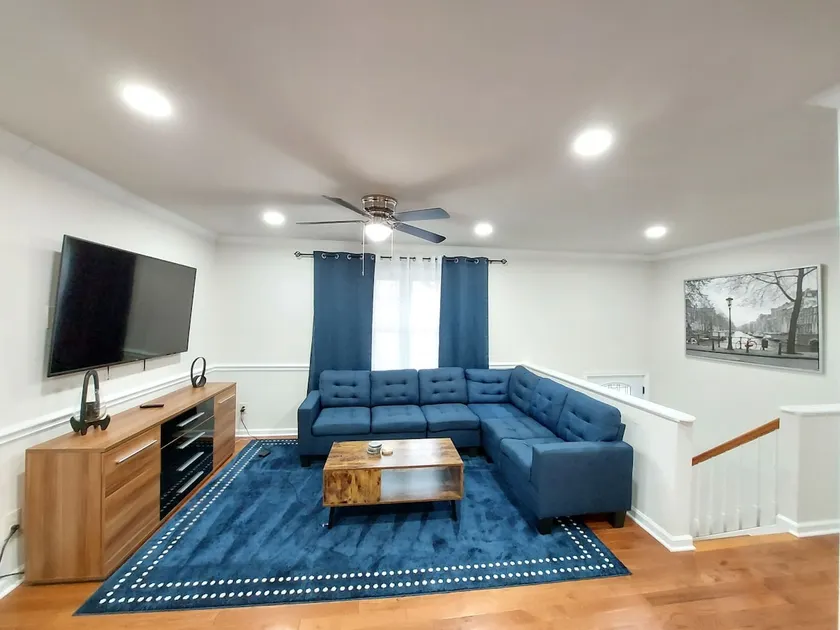 Relax in cozy 4 br 2 bath split foyer hse in Fburg - Image 1