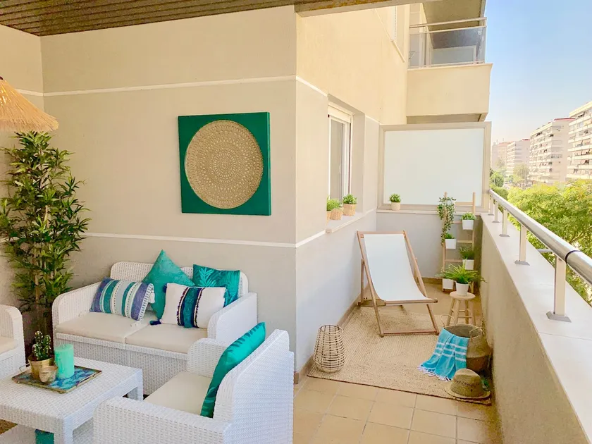 Charming apartment on the beach - Pool and parking - Image 1