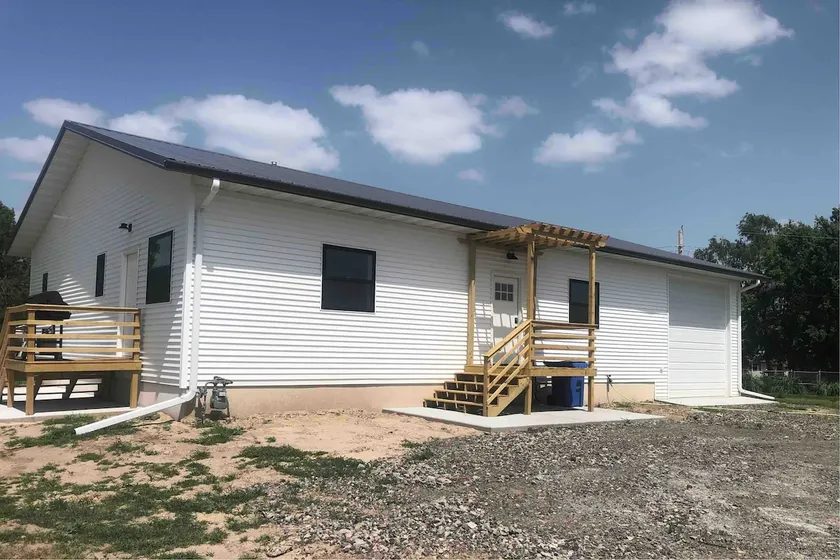 NEW Farmhouse Style Cabin #2–1mi From The Lake - Image 1