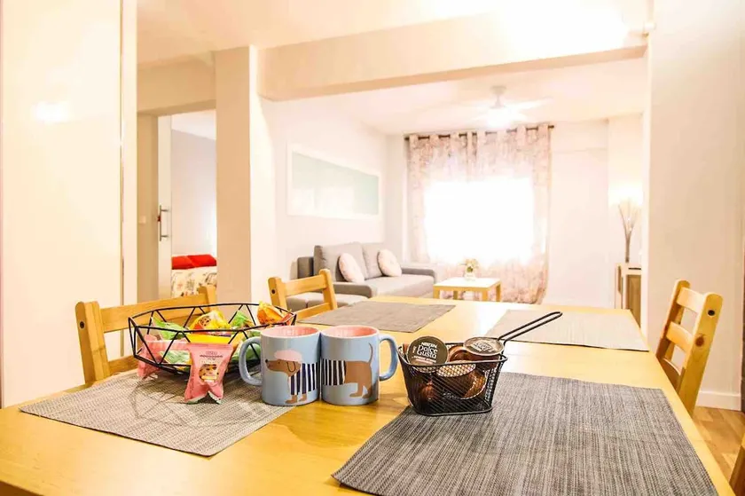 Luxurious apartment in the center, free private parking - Image 1