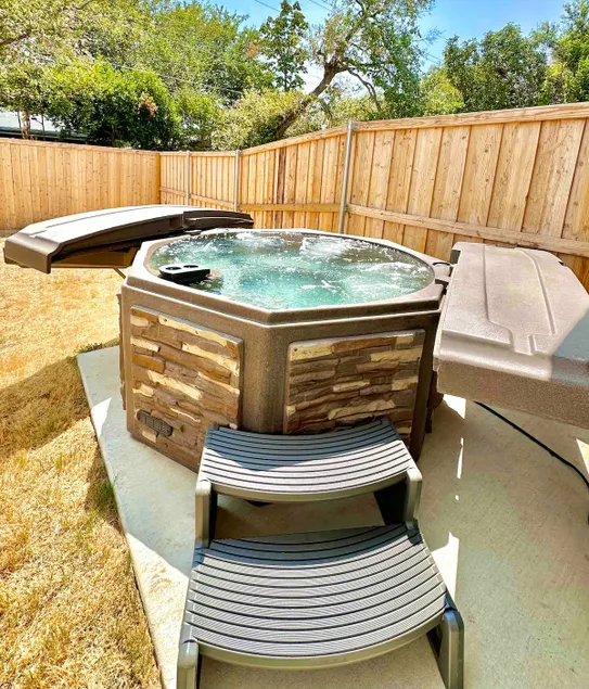 Hot Tub | Grill | EV charger | Garage - Image 1