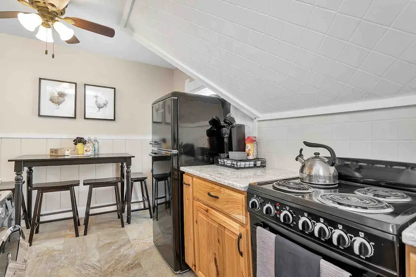 Rare Find, Cozy Downtown Loft with Capital Views - Image 1