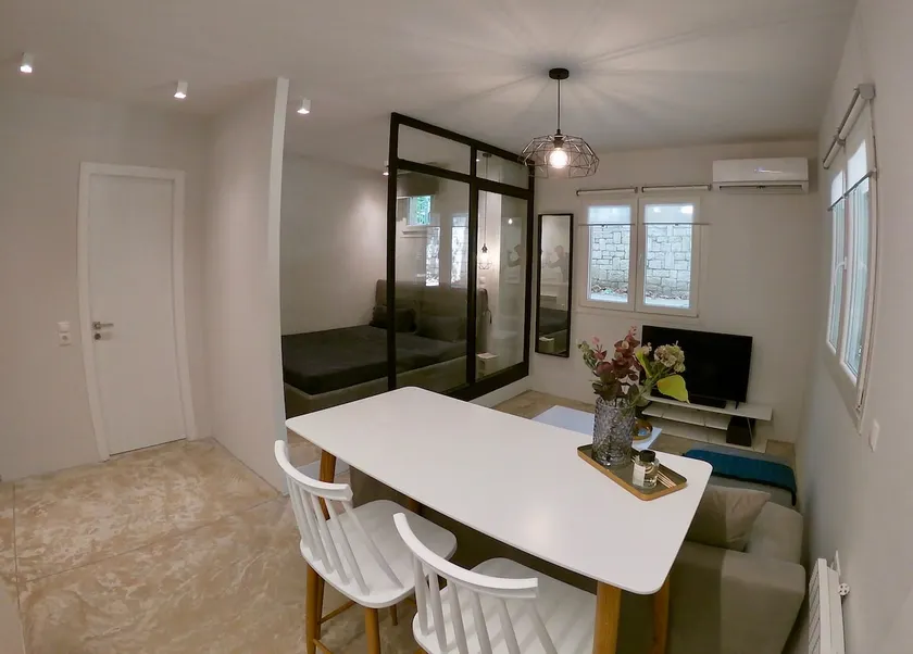 Renovated apartment in Kifissia Center near Metro G25 - Image 1