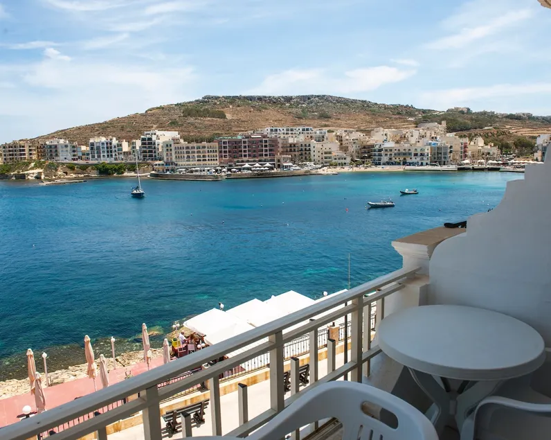 Fantastic seaview, close to bus and promenade - Image 1