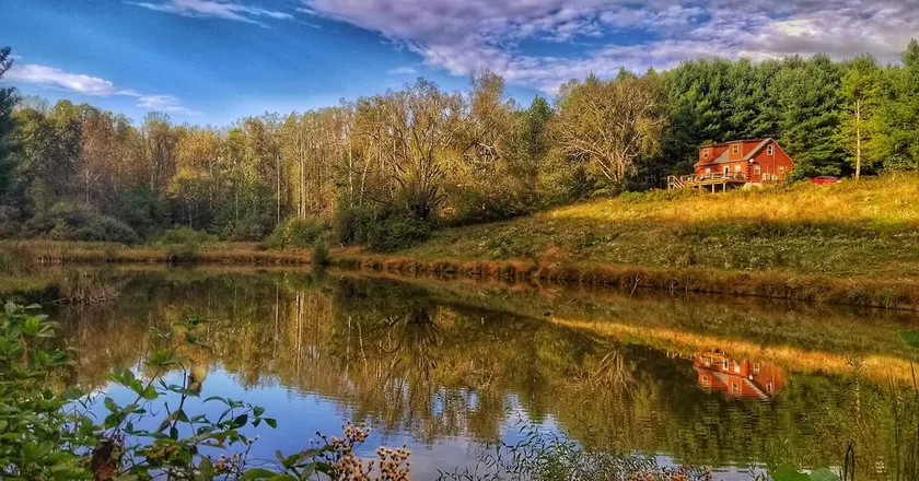 Open Season-Peace & quiet w/stocked pond & Hot Tub - Image 1