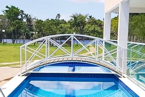 It's Summer 36: gated community on the edge of Rio - Image 1