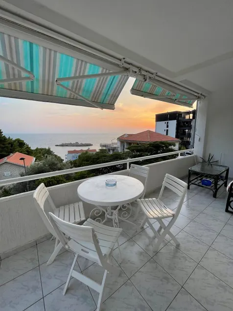 Three bedrooms family apartment with sea view Sveti Stefan - Image 1