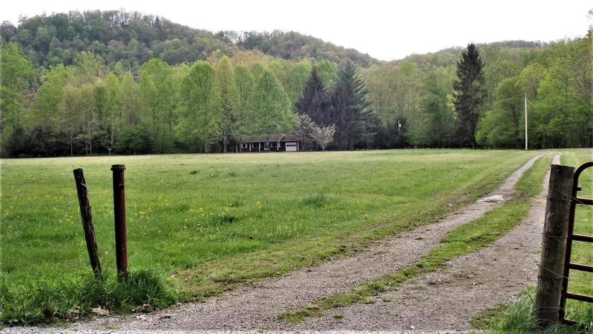 27 Riverfront Acres von Serene Mountain Views - absolute Privatsphäre und Abgeschiedenheit - Image 1