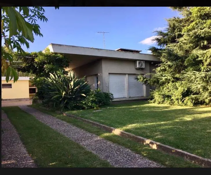 Spacious well-lit home in Atlántida, Uruguay - Image 1