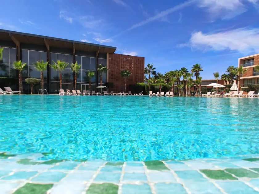 Apartamento Herdade dos Salgados' cerca de la playa con piscina compartida y Wi-Fi - Image 1