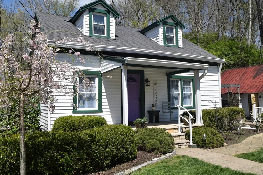 Day's End Cottage: Peaceful, Charming & Clean. No cleaning fee! - Image 1