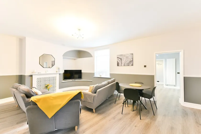 4 Bedroom, 2 bathroom house - Free Parking - Image 1