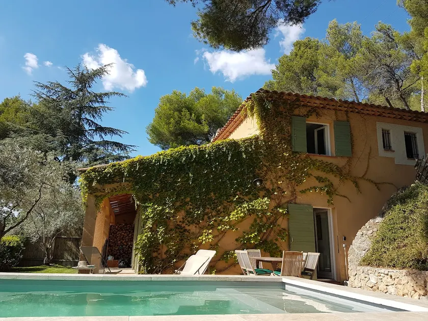 Villa 3 Bedrooms, swimming pool, near city center - Image 1