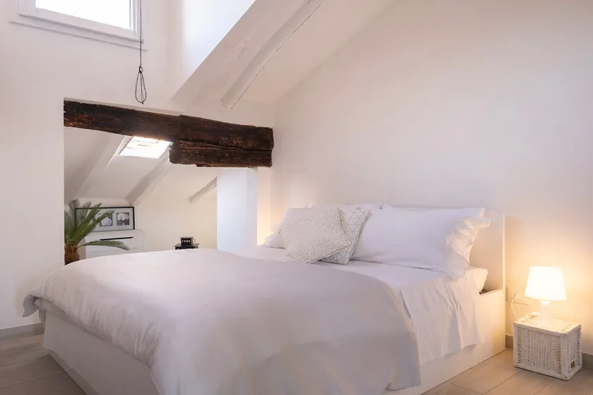 Charming apartment with terrace in the heart of the city - Image 1