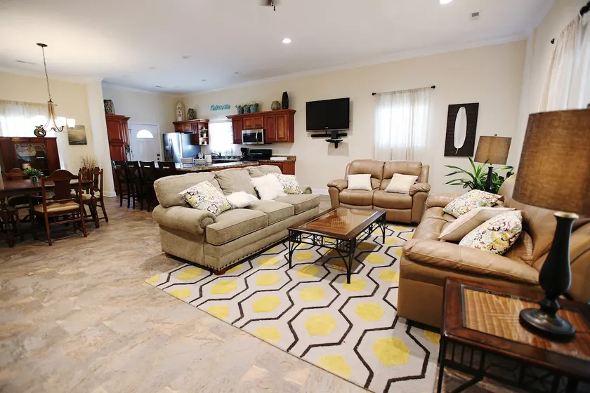 In the HEART of Knoxville! 3BR/2BA - Sleeps 10 - Image 1