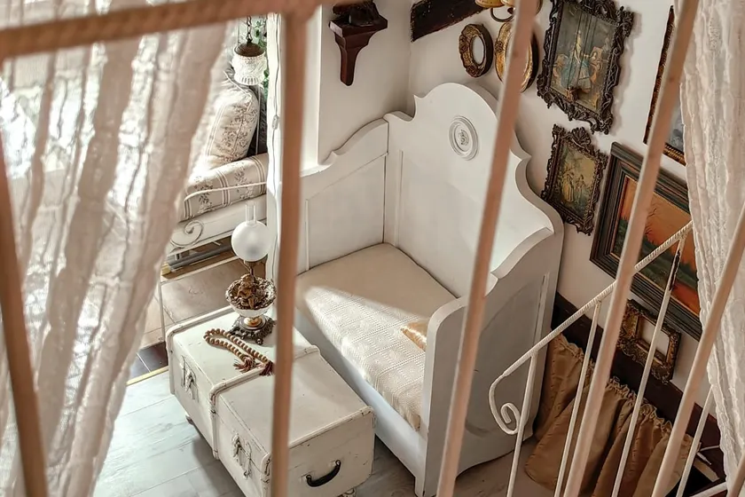Antique Gallery Apartment - Image 1