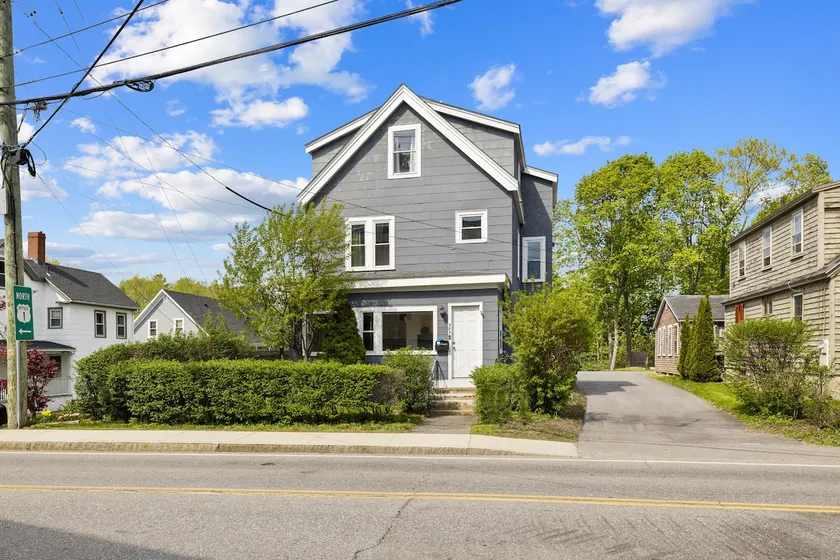Short walk to town Sleeps 11 - Charming Remodeled - Image 1
