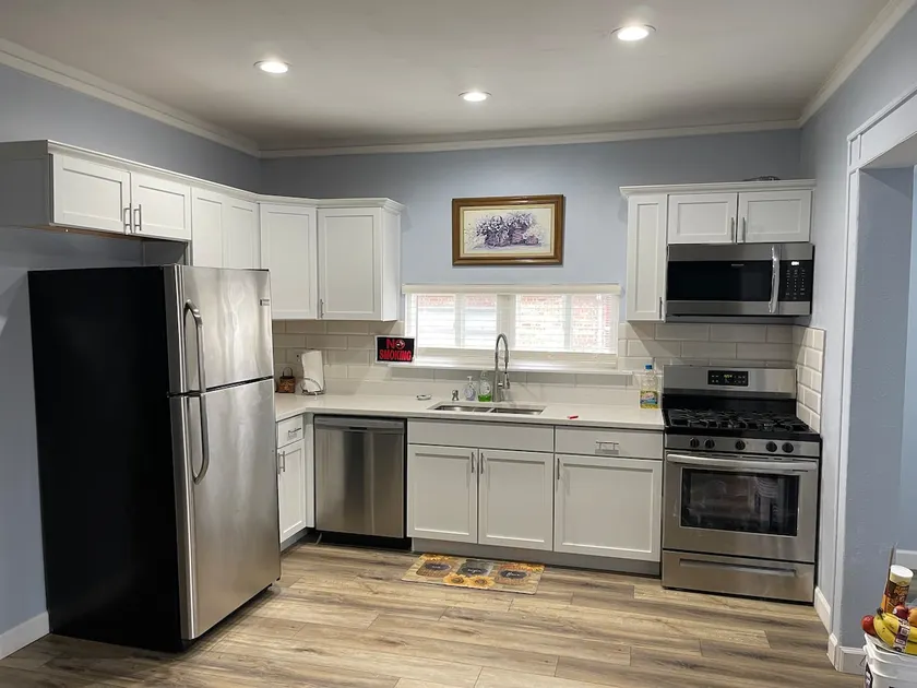Quiet 4 bed, 2 bath, 10 mins to Lake Michigan - Image 1
